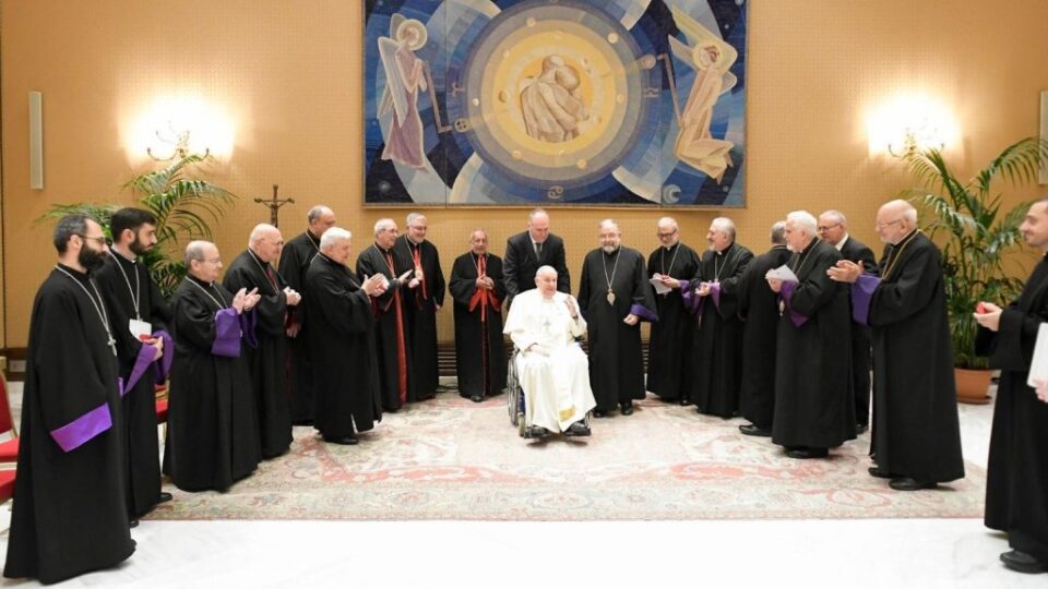 Tijekom susreta s armenskim biskupima u Vatikanu, papa Franjo molio je za mir