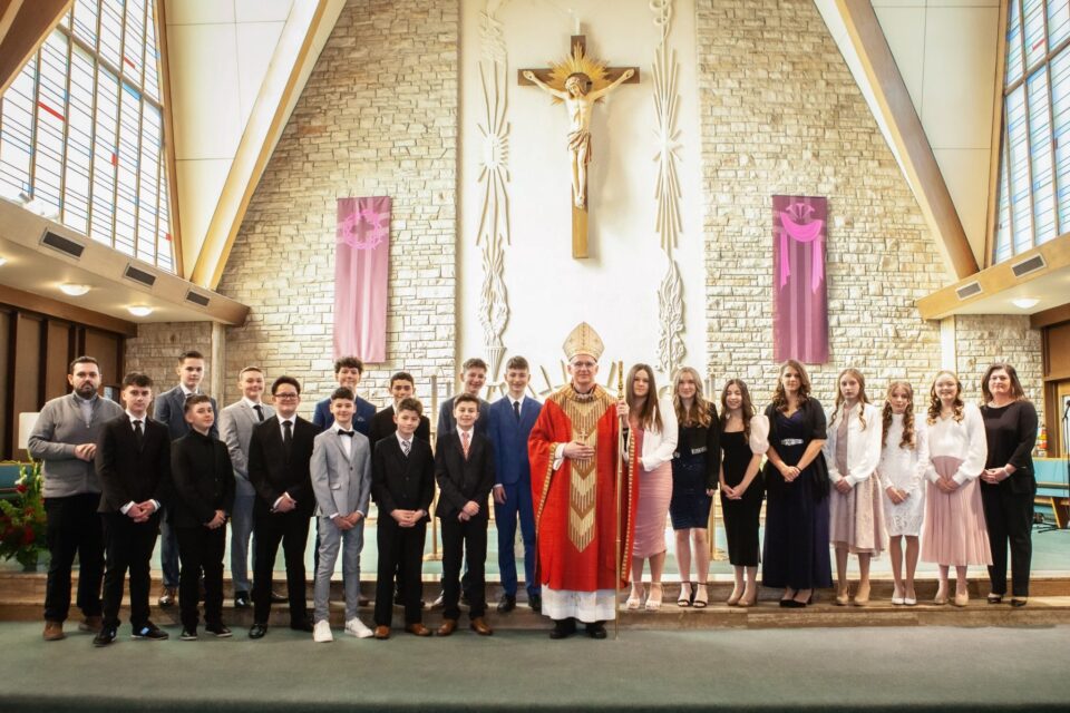 Nadbiskup Rajič krizmao 19-ero Hrvata u kanadskom Hamiltonu