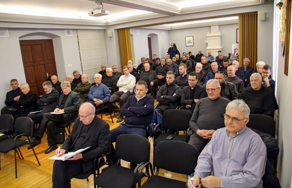 Održan preduskrsni plenarni svećenički sastanak –