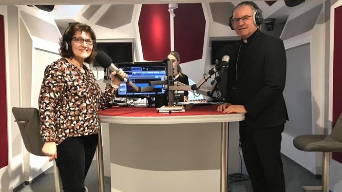 Biskup Štironja posjetio Radio Istru