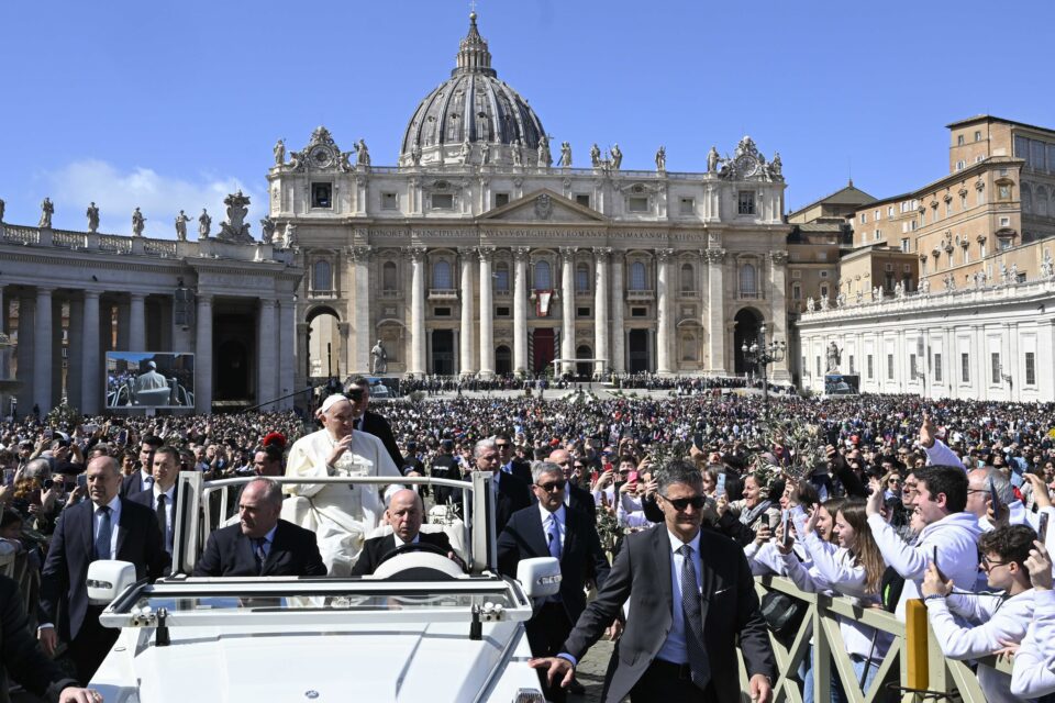 Papa Franjo molio se za žrtve terorističkog napada u Moskvi na misi na Cvjetnicu