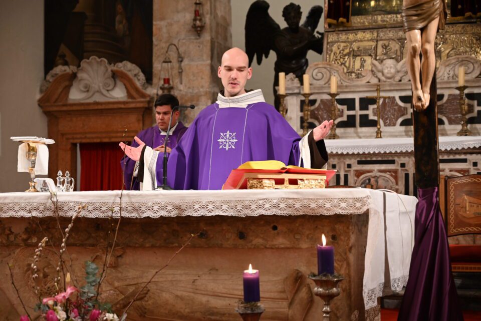 ZADAR: Fra Ivan Marija Đuzel predvodio korizmenu duhovnu obnovu u crkvi sv. Šime