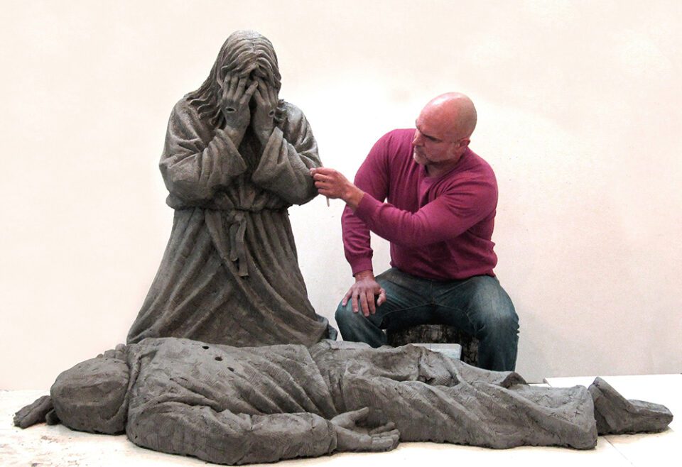 Uoči Velikog petka, župa u Chicagu otkriva Kristov kip koji oplakuje žrtve vatrenog oružja