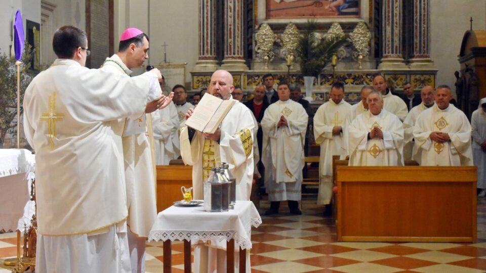 MISA POSVETE ULJA Svećenici obnovili svoja obećanja – Dubrovačka biskupija