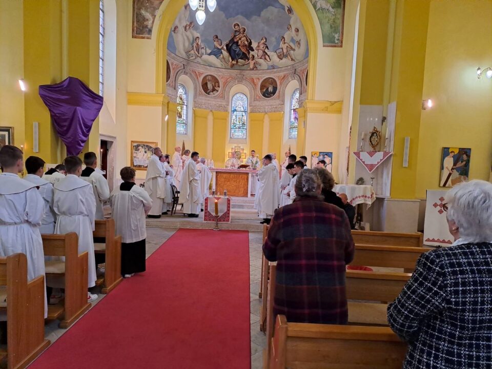 Biskup Palić predvodio Misu posvete ulja u trebinjskoj katedrali Male Gospe