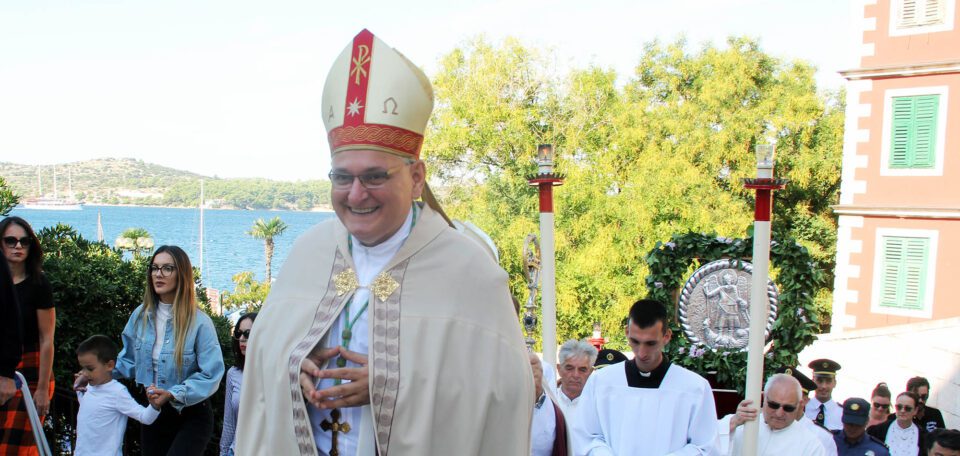 Uskrsna čestitka biskupa Tomislava Rogića.