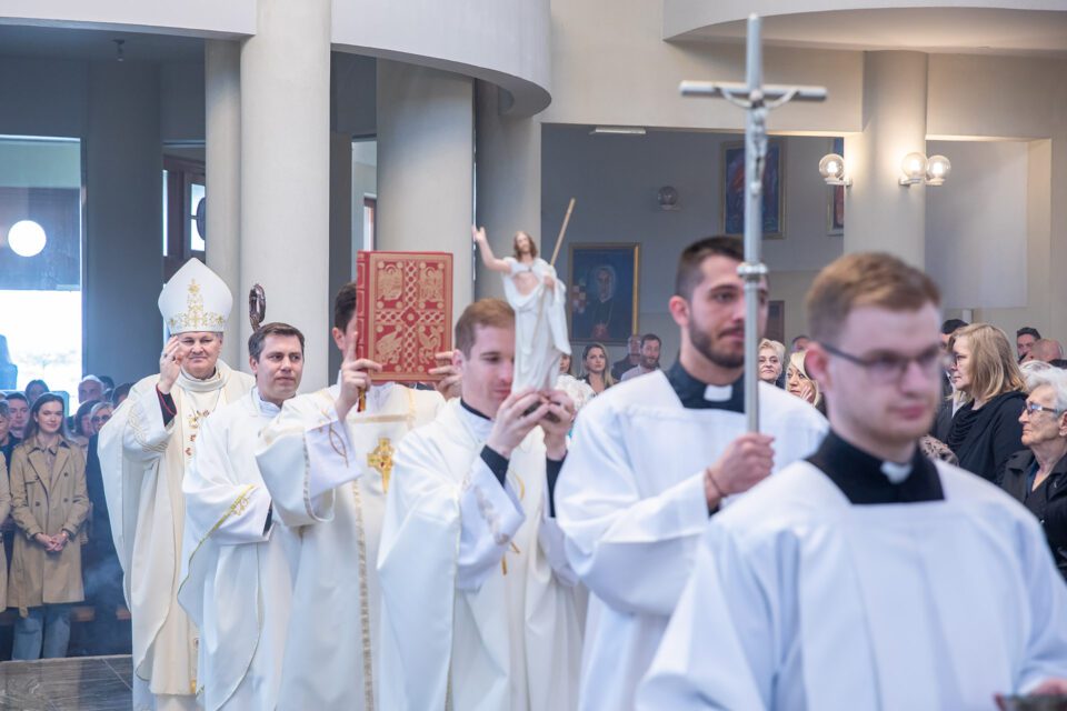Uskrsno slavlje u bazilici sv. Kvirina – Sisačka biskupija