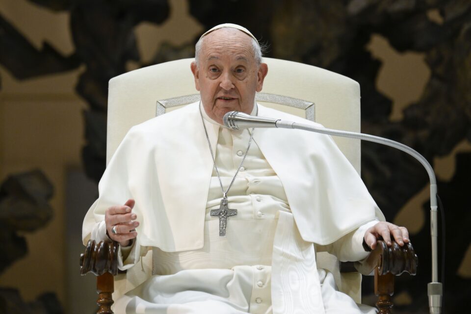 Nadbiskupija traži ispriku svećenika zbog ‘skandaloznih’ riječi o papi Franji