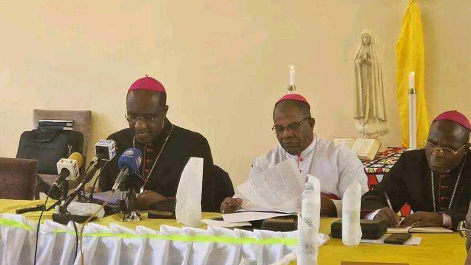 Angola se izlaže opasnosti normalizacije skandala siromaštva, upozoravaju biskupi.