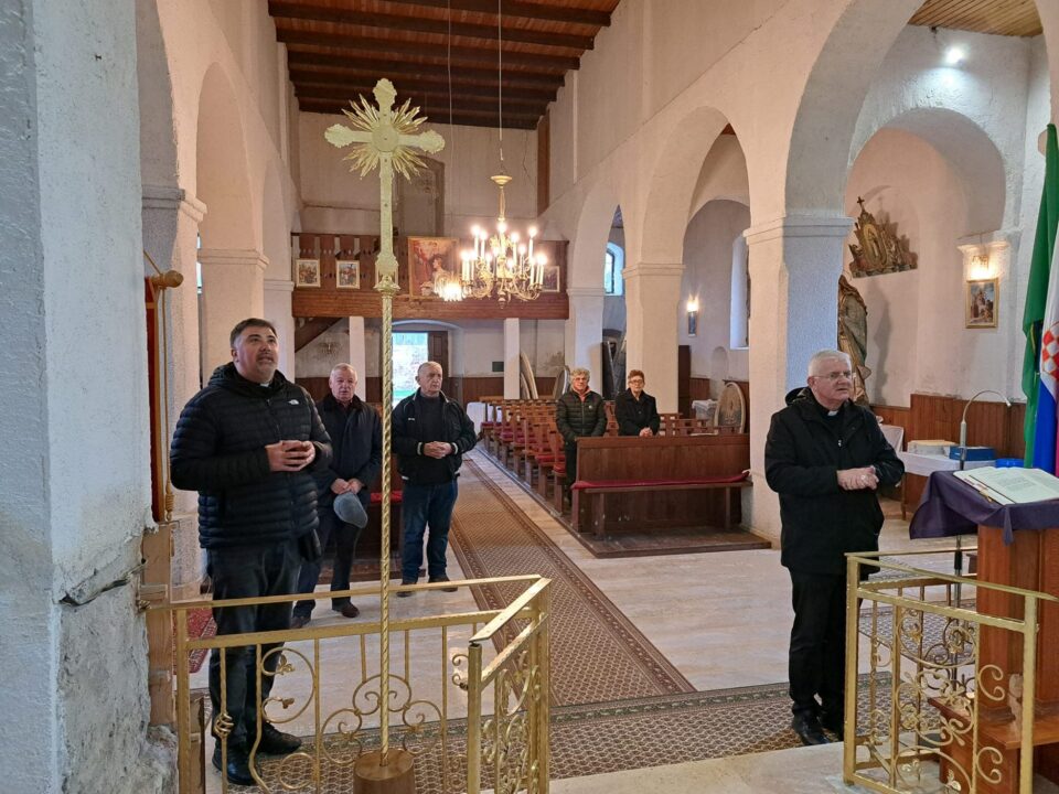 Vizitacija riječkog nadbiskupa Mate Uzinića župama Kupske doline i Plešcima – Riječka nadbiskupija