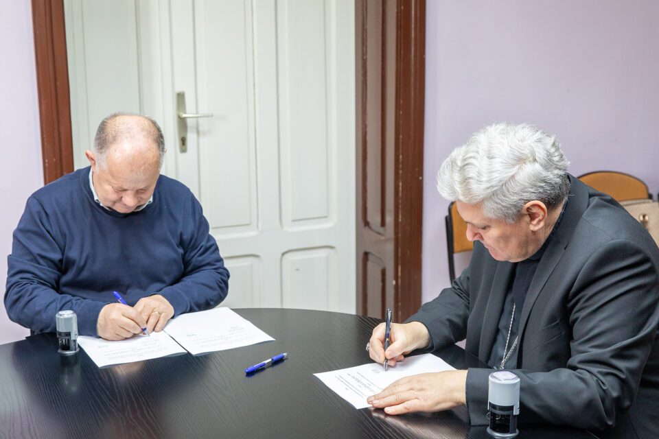 Potpisan ugovor o suradnji na projektu buduće Katoličke gimnazije u Popovači – Sisačka biskupija