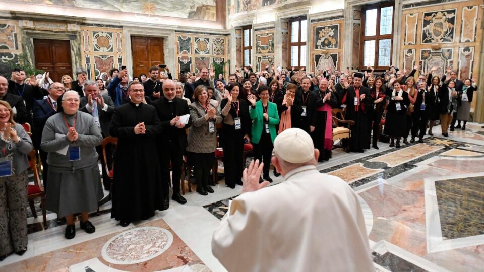 Papa Franjo ističe ulogu žena u Crkvi i društvu