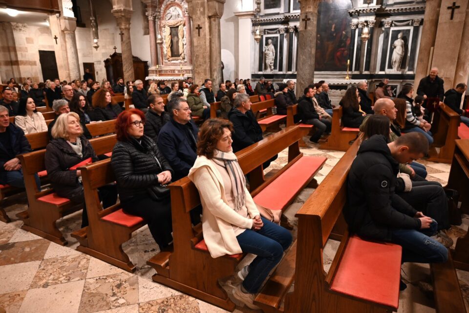ZADAR: Mons. Puljić predvodio misu na Treću korizmenu nedjelju u katedrali sv. Stošije