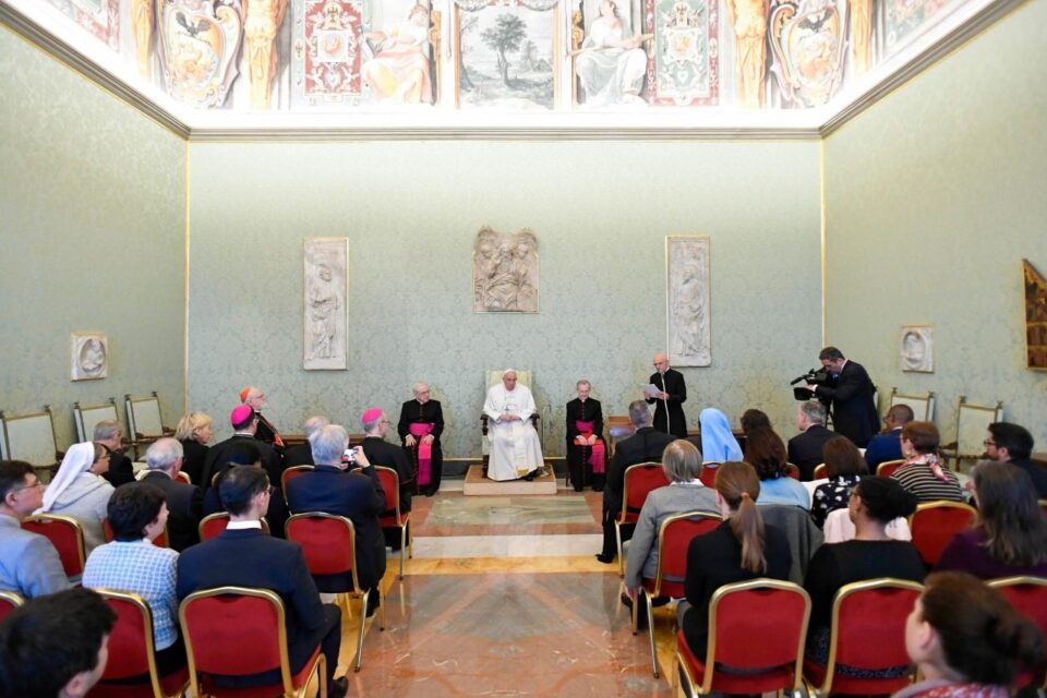 Papa Franjo primio članove Papinskog povjerenstva za zaštitu maloljetnika