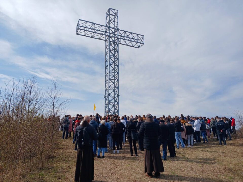 Arhiđakonatski križni put mladih Vrhbosanske nadbiskupije