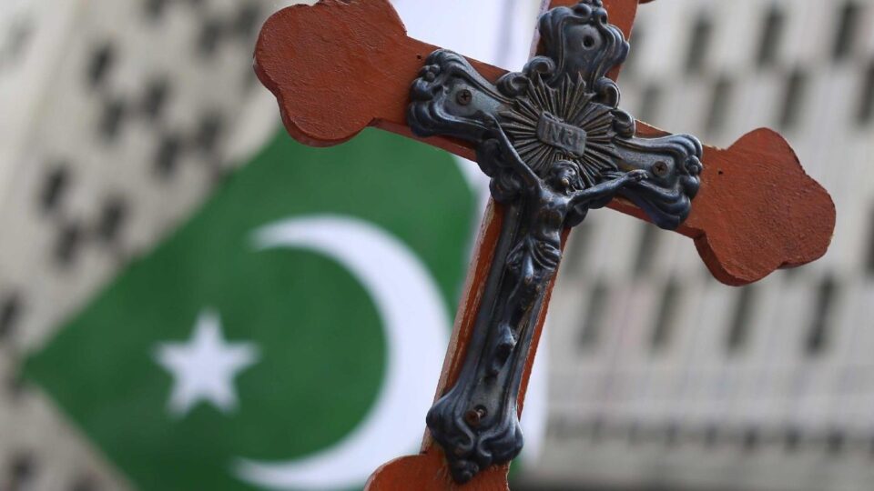 Pakistanski kršćani još uvijek ‘žive u strahu’ nakon nasilja u Punjabu 2023. – Vatican News