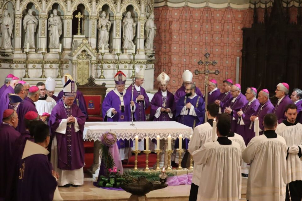 Biskupi BK BiH i HBK slavili Euharistiju u sarajevskoj katedrali uoči svog zajedničkog zasjedanja
