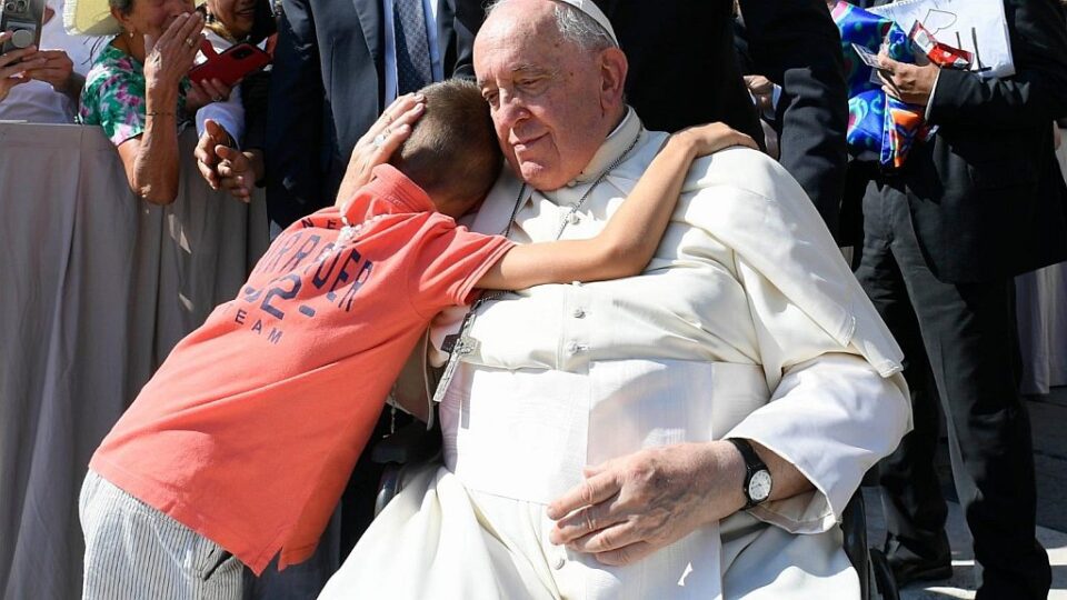 Papa: Iskorijeniti situacije koje štite one koji zlostavljaju