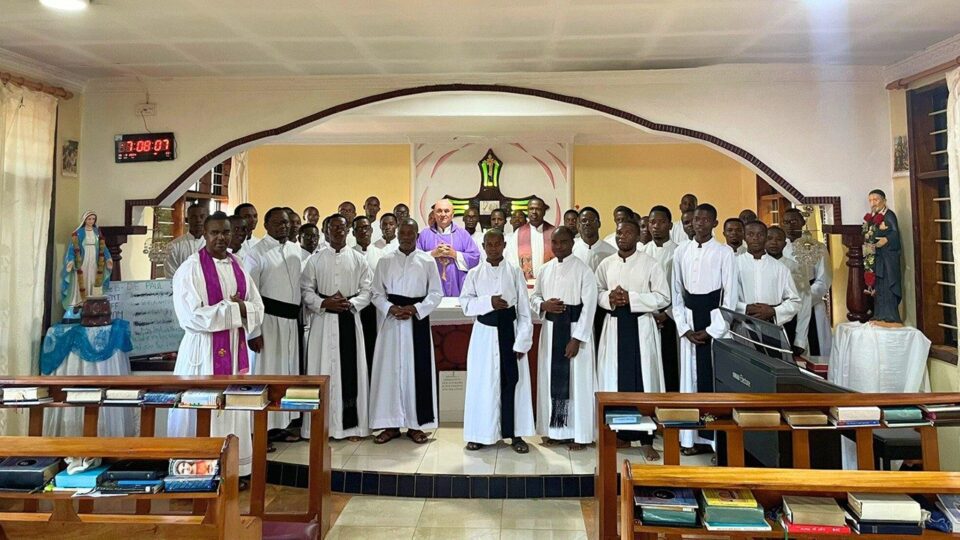 Vincencijski sjemeništarci u Tanzaniji ‘stvaraju mjesta za Boga’ unatoč nedostatku prostora – Vatican News