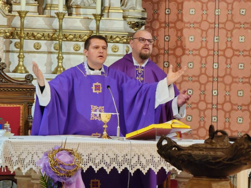 Profesor Benaković slavio Misu i propovijedao u peti korizmeni petak u sarajevskoj katedrali