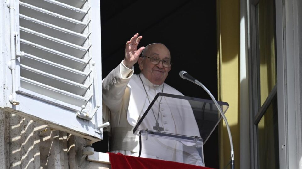 Dar i oproštenje bit su Božje slave, Papa na Angelusu – Vatican News