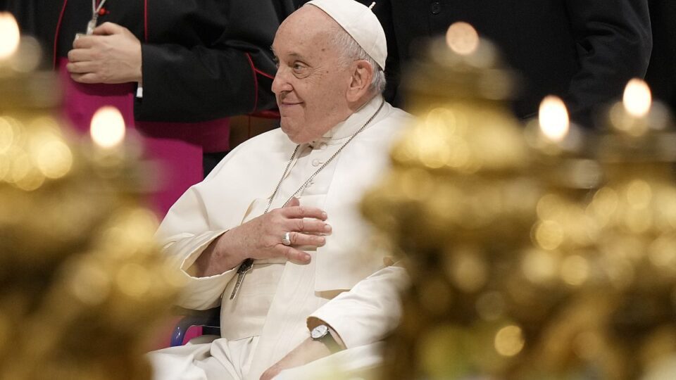 Papin sastanak o budućnosti crkve kaže da je ‘hitno’ zajamčiti upravljačke uloge za žene