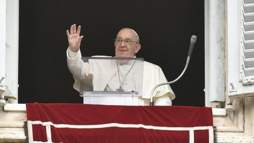Papa u Regini Coeli: Gospodinovo uskrsnuće donosi neizmjernu radost, mijenja naše živote – Vatican News