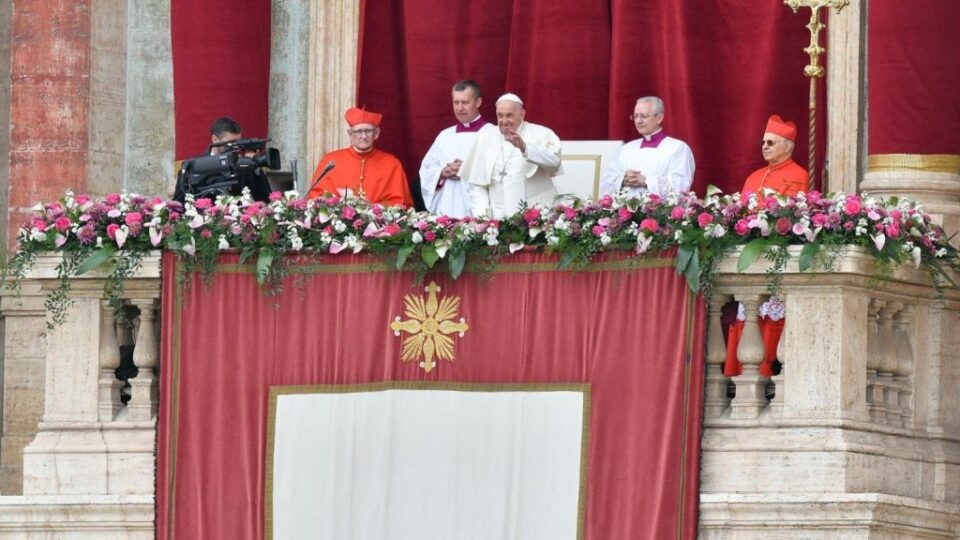 Papa u poruci Urbi et orbi: Mir se ne gradi oružjem nego ispruženim rukama i otvorenim srcem