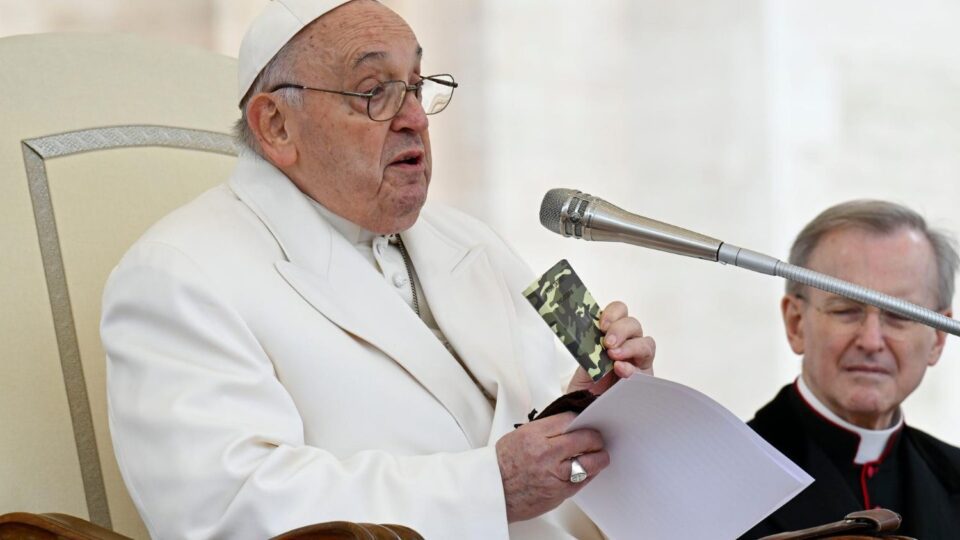 Papa Franjo prisjetio se mladog Oleksandra, poginulog ukrajinskog vojnika – Vatican News