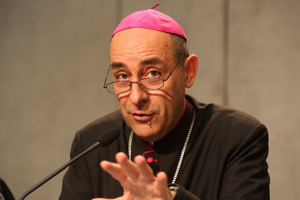 Vatikan će objaviti dokument o ‘moralnim pitanjima’ u vezi s ljudskim dostojanstvom, spolom, surogat majčinstvom