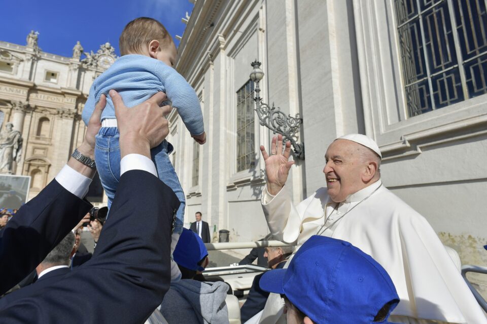 Papa Franjo: Branio me Benedikt XVI