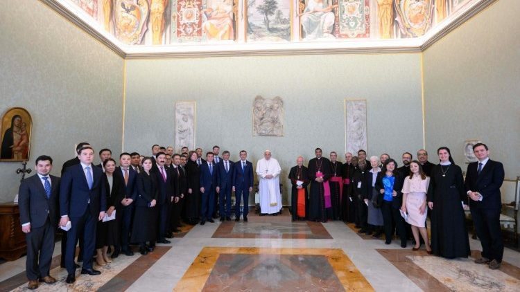 Papa: Ratoborna retorika je u modi, dajmo konkretnost očekivanjima mira