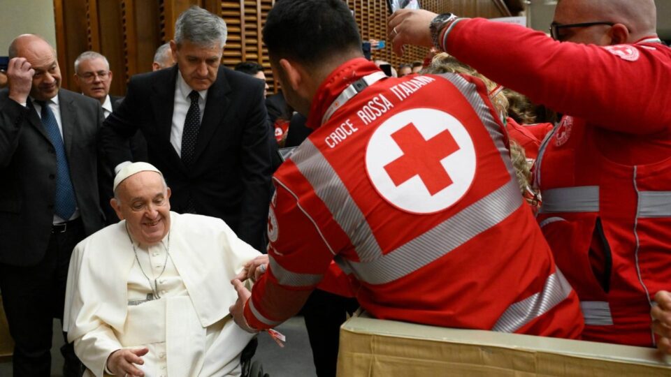 Papa: Humanitarni rad Crvenog križa pokazuje da je bratstvo moguće – Vatican News
