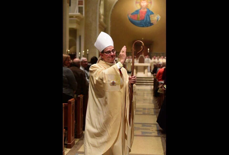 Biskup Wisconsina optužuje nadbiskupa Viganóa za klevetu, potencijalno nedopušteno ređenje