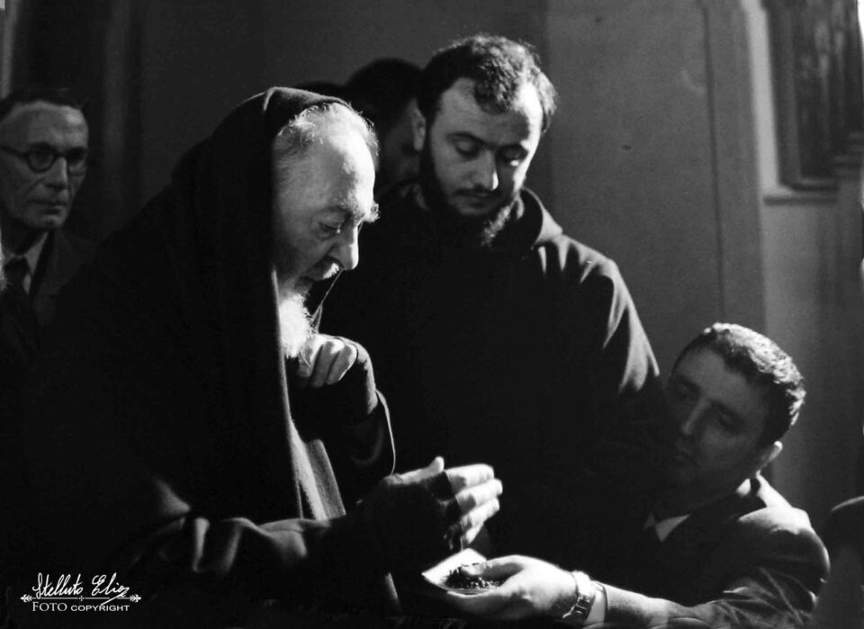 FOTOGRAFIJE: Zaklada objavljuje nikad prije viđene slike Padre Pija