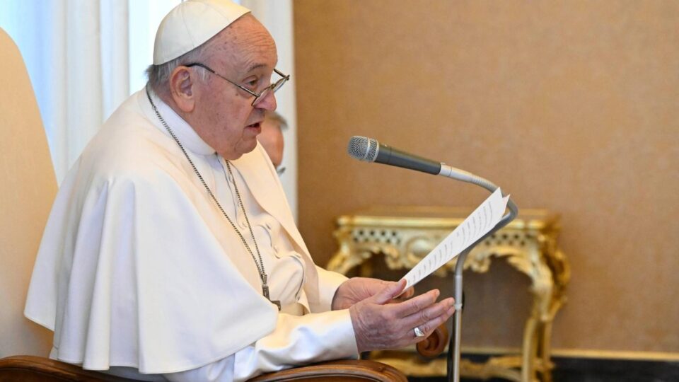 Papa Franjo: ‘Biblija pokazuje Isusovu blizinu napaćenom čovječanstvu’ – Vatican News