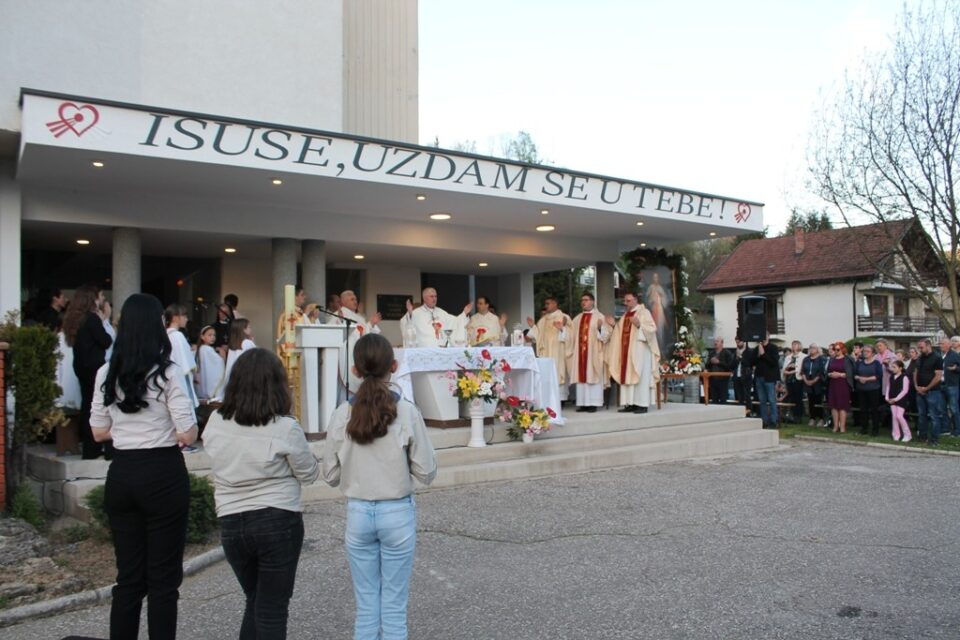 Novi Travnik: Duhovna obnova i svečana proslava Nedjelje Božjeg Milosrđa u župi Uzašašća Gospodinova