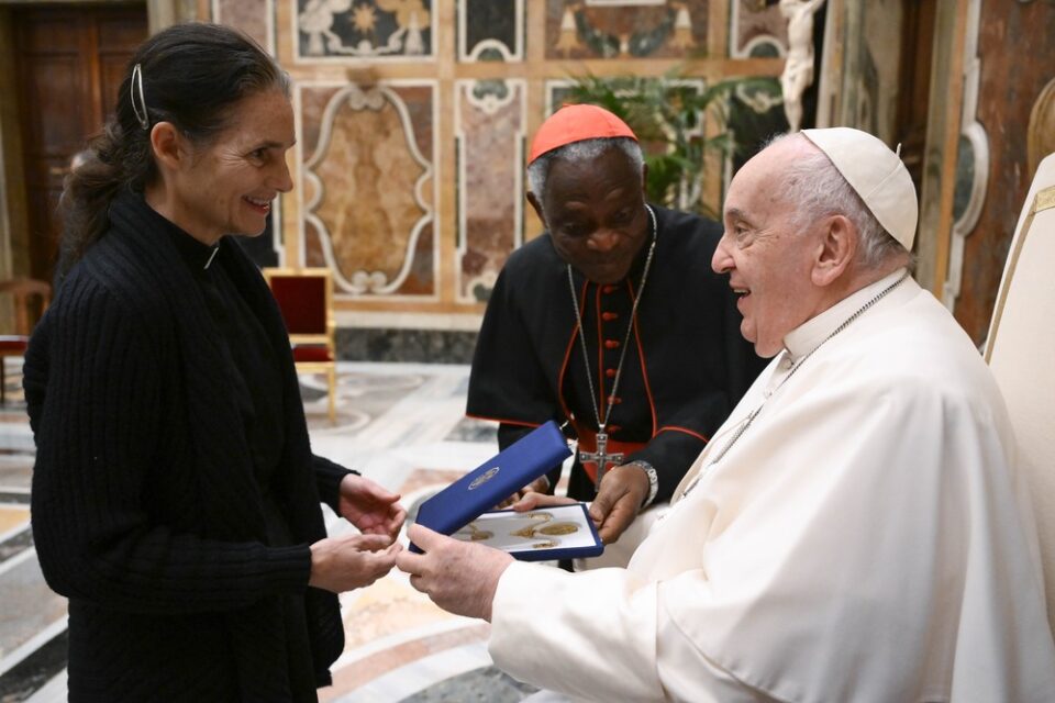 Papa osuđuje kulturu koja na osobe s invaliditetom gleda kao na ‘teret’