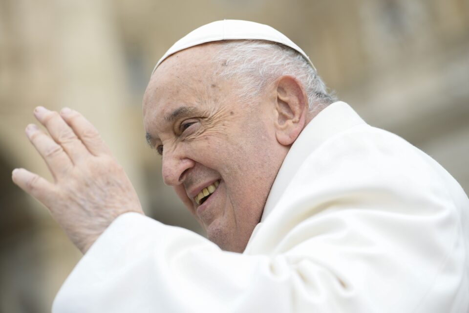 Ocjena odobravanja pape Franje i dalje je visoka u SAD-u, ali je pala od 2021