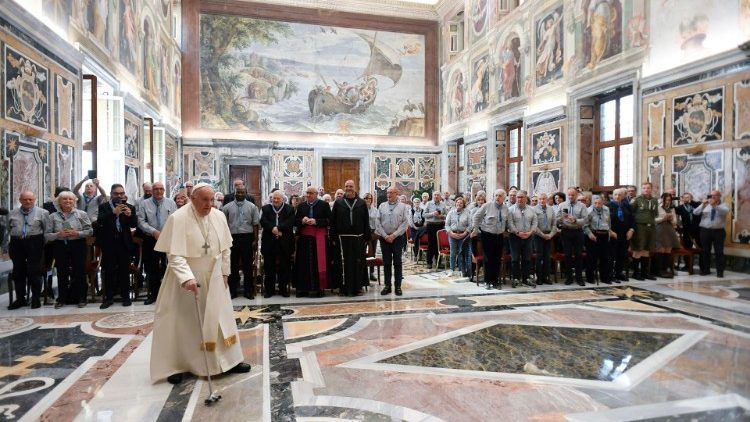 Papa Franjo: U svijetu oružja i malo rođene djece, radimo za dostojanstvo života