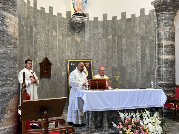 Dok se novi oltar posvećuje u uništenoj iračkoj crkvi, bivši župljanin prisjeća se ‘divnih dana’