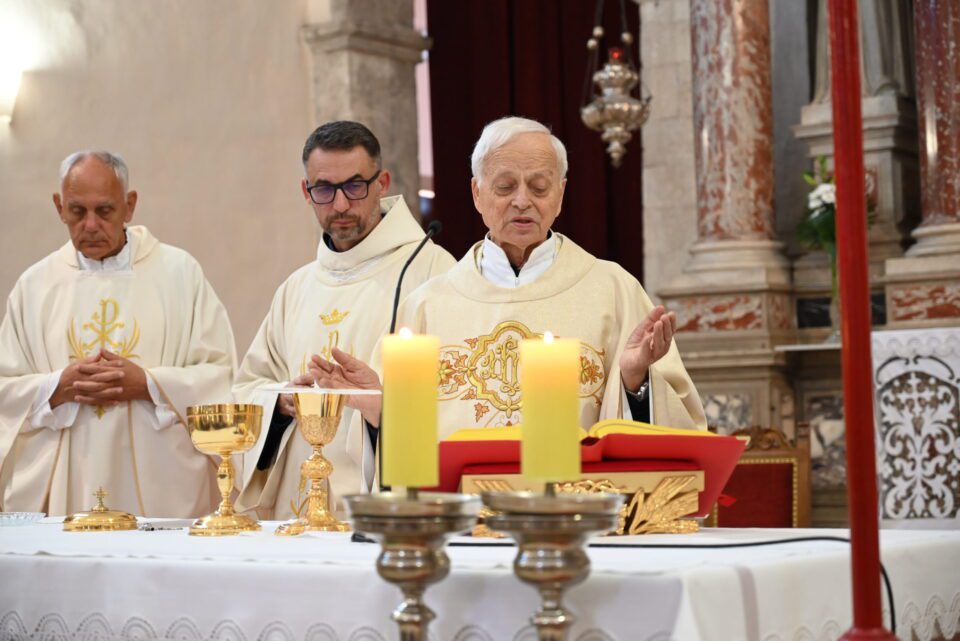 ZADAR: Fra Stanko Škunca proslavio 60 godina svećeništva u crkvi sv. Frane – Dijamantni svećenički jubilej