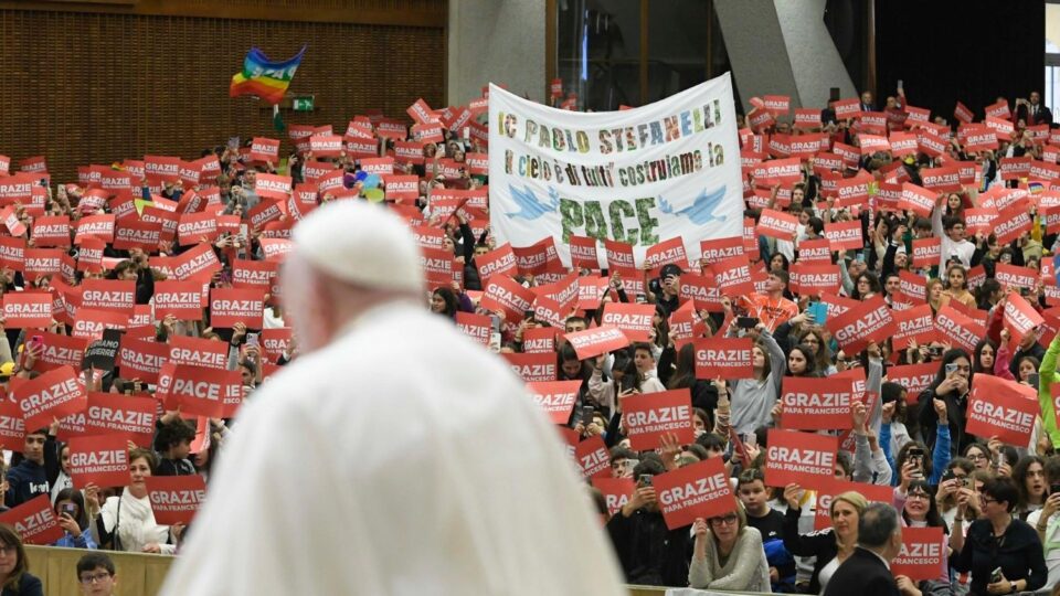 Papa traži od djece da budu “tvorci mira”