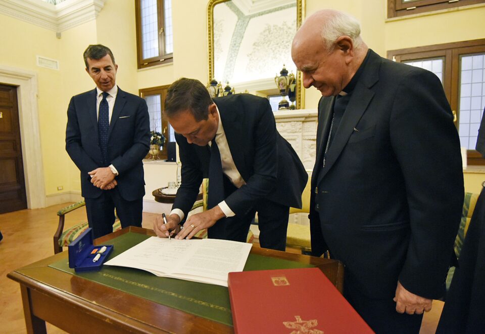 Izvršni direktor Cisca susreo se s papom Franjom, potpisao obećanje o etici umjetne inteligencije u Vatikanu