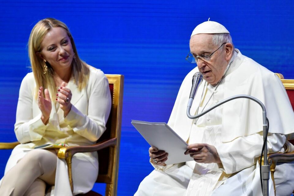 Papa će se pridružiti G7 raspravi o umjetnoj inteligenciji