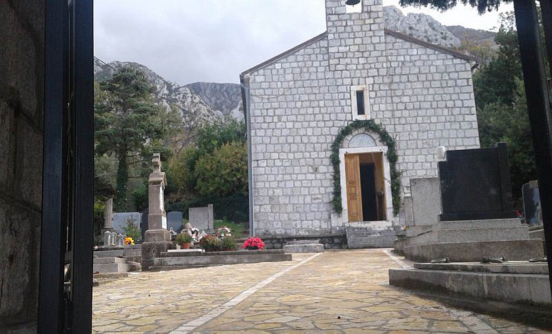 Sveta misa za žrtve totalitarnih režima održana u crkvi Svetog Andrije u Brci kraj Bara