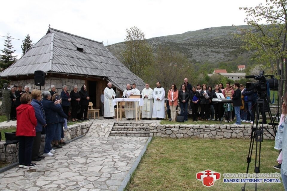 Druženje Rumbočana i sv. misa na Zahumu