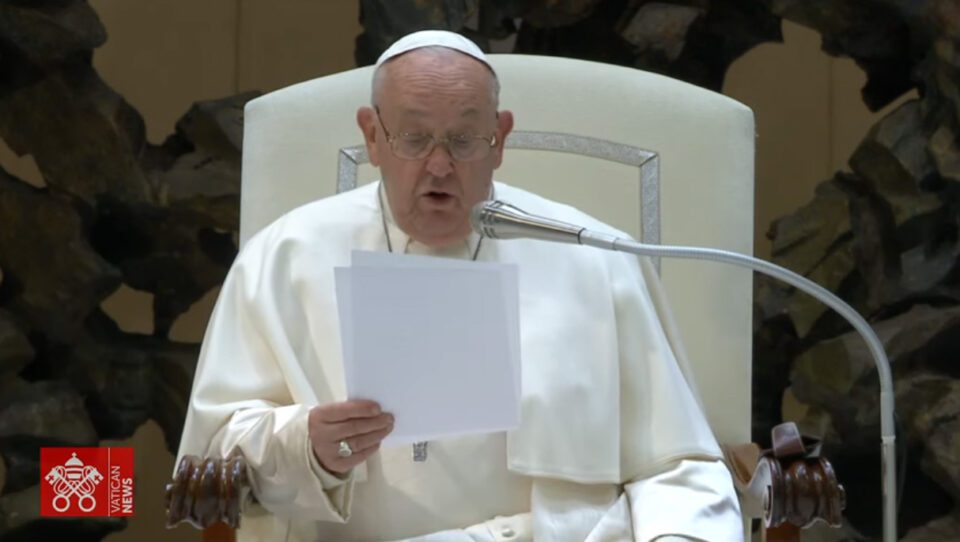 Papa: Molimo za mir; strašno je zarađivati smrću