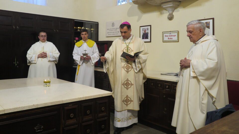 Misa za pokojnog dubrovačkog biskupa Severina Perneka – Dubrovačka biskupija