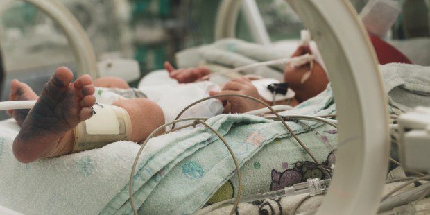 Novorođenče iz Ujedinjenog Kraljevstva hitno je prebačeno u papinu bolnicu na hitno liječenje